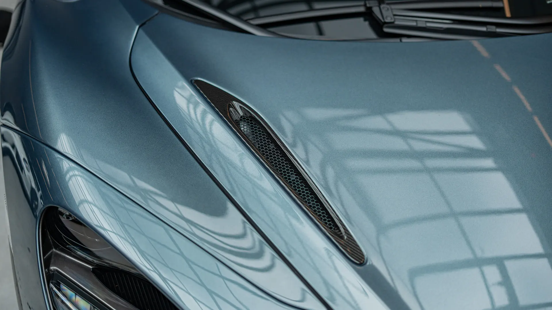 Mclaren 720S — photo 43