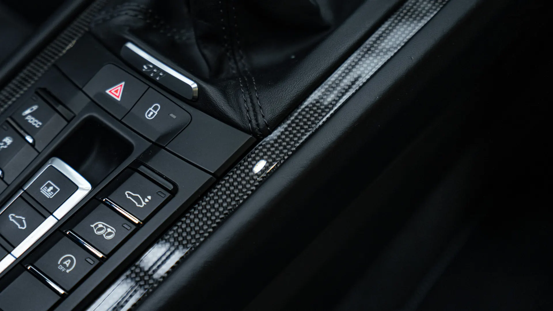 Porsche 991.2 — photo 23