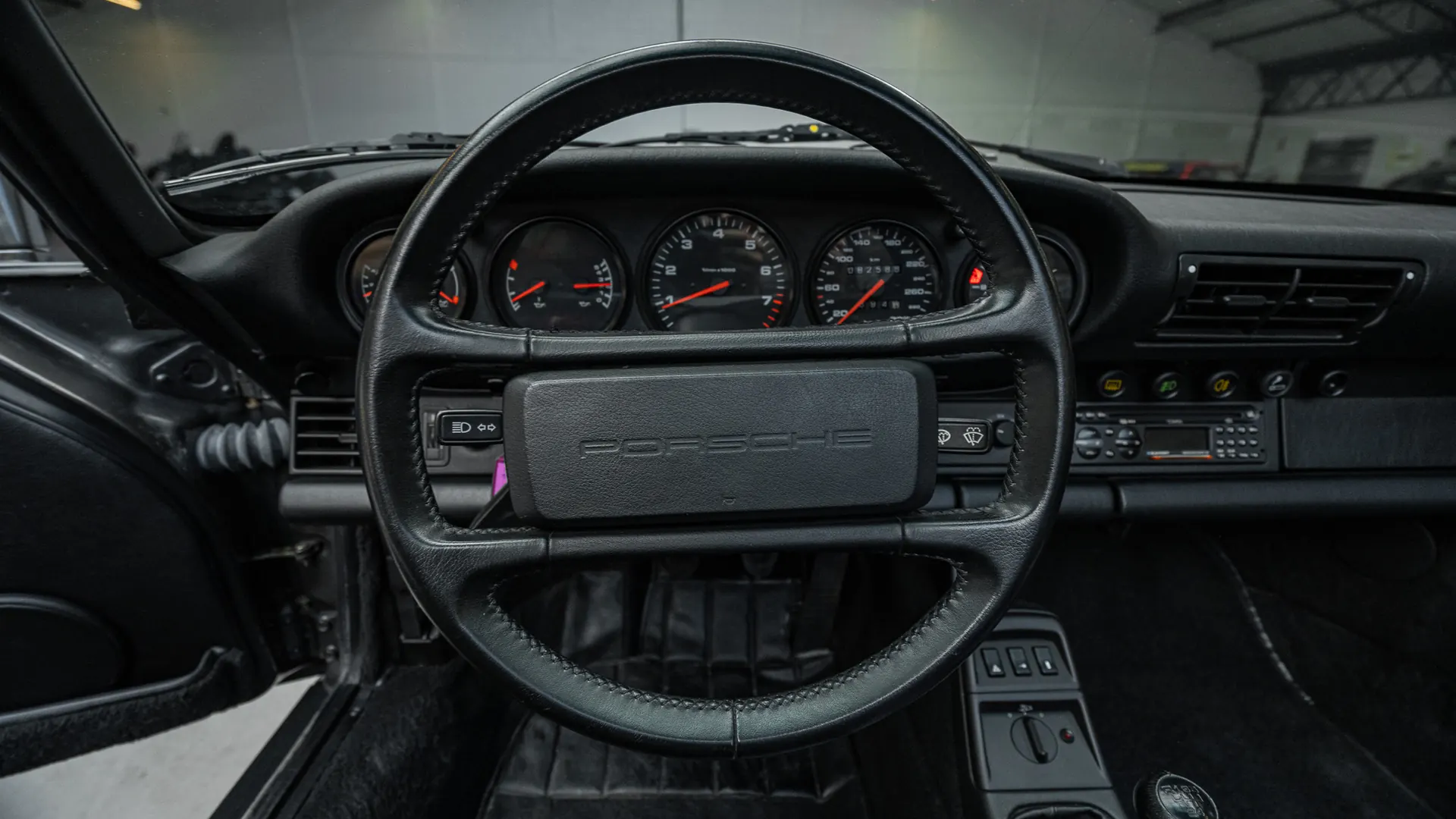 Porsche 911 — photo 11