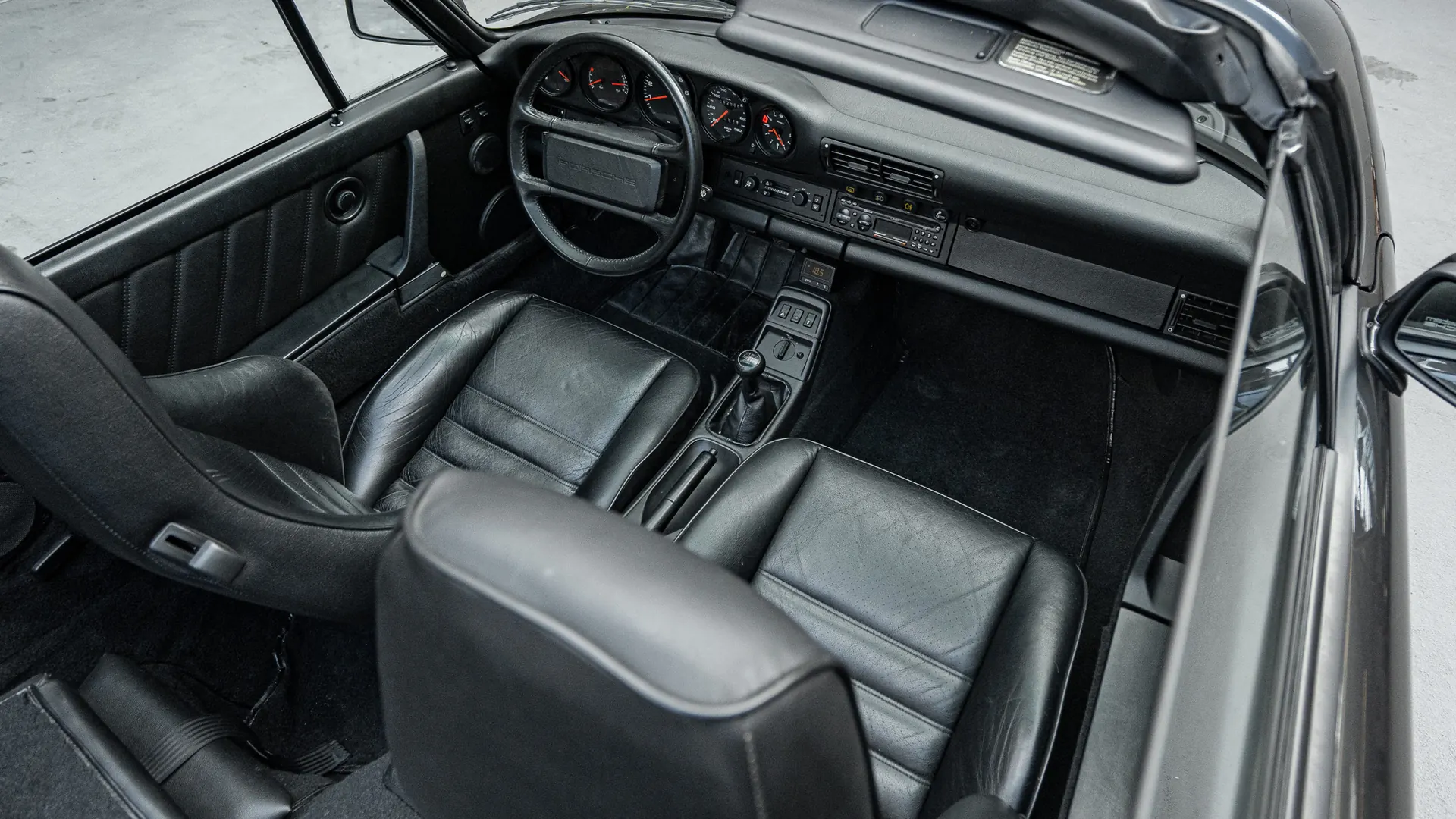 Porsche 911 — photo 16