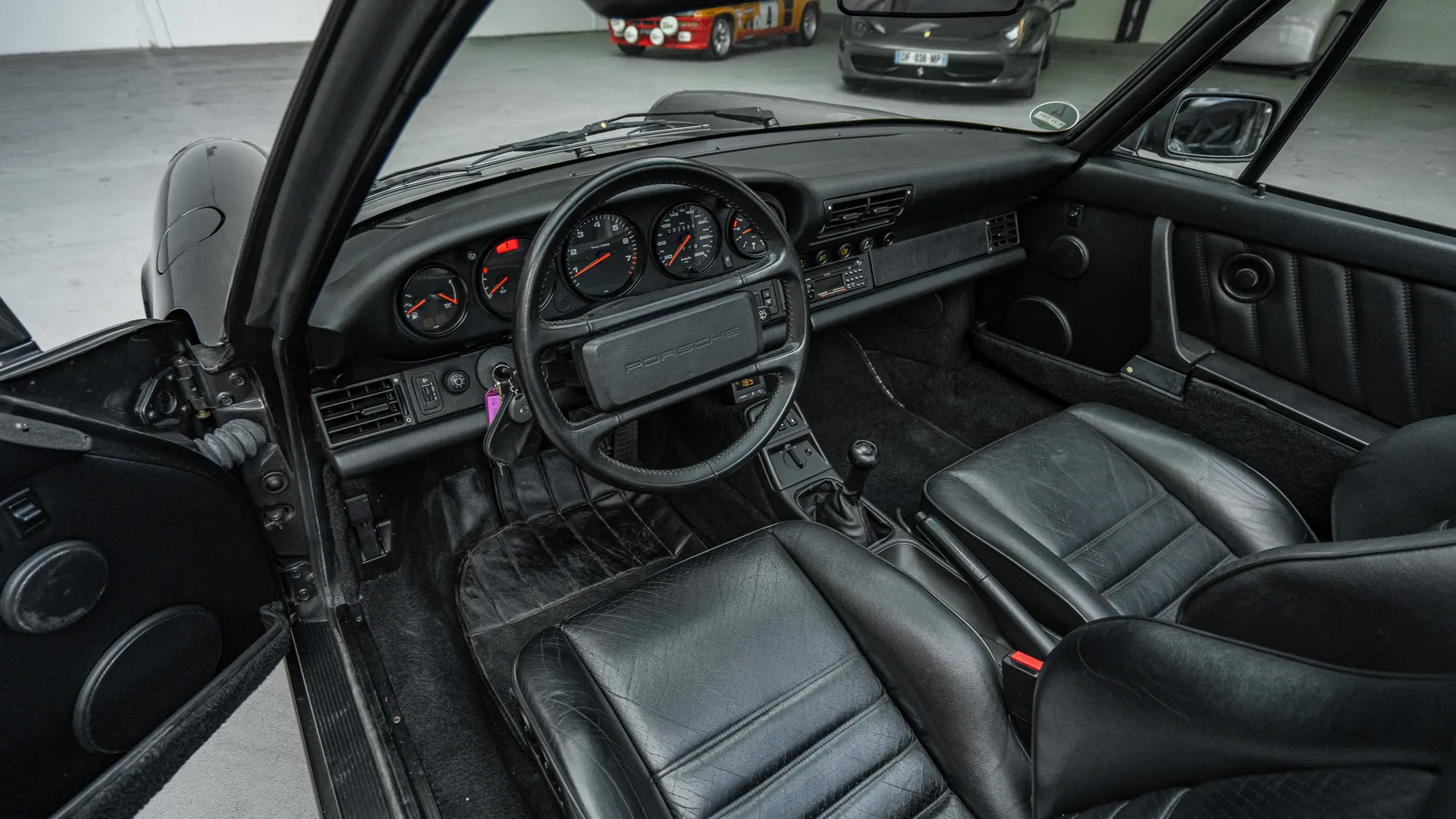 Porsche 911 — photo 8