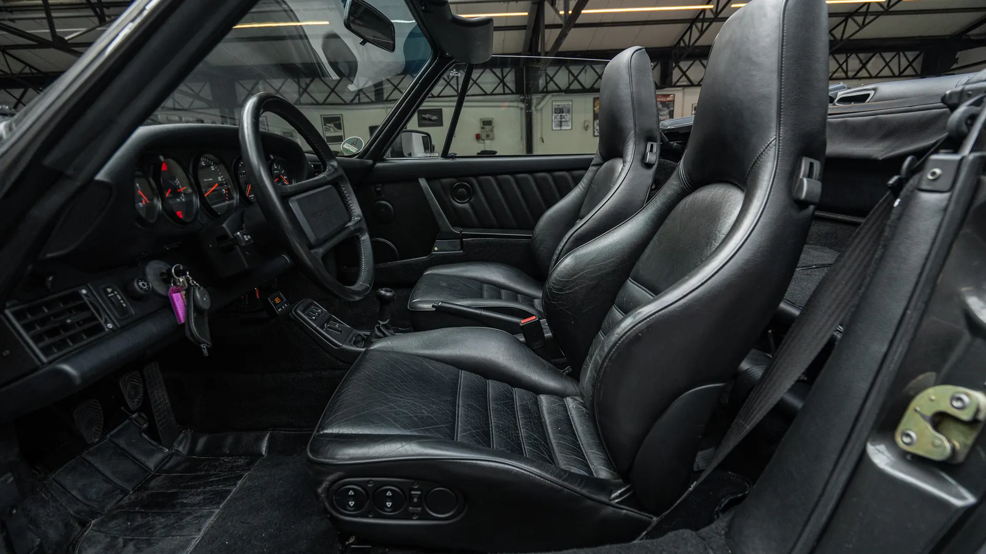 Porsche 911 — photo 9