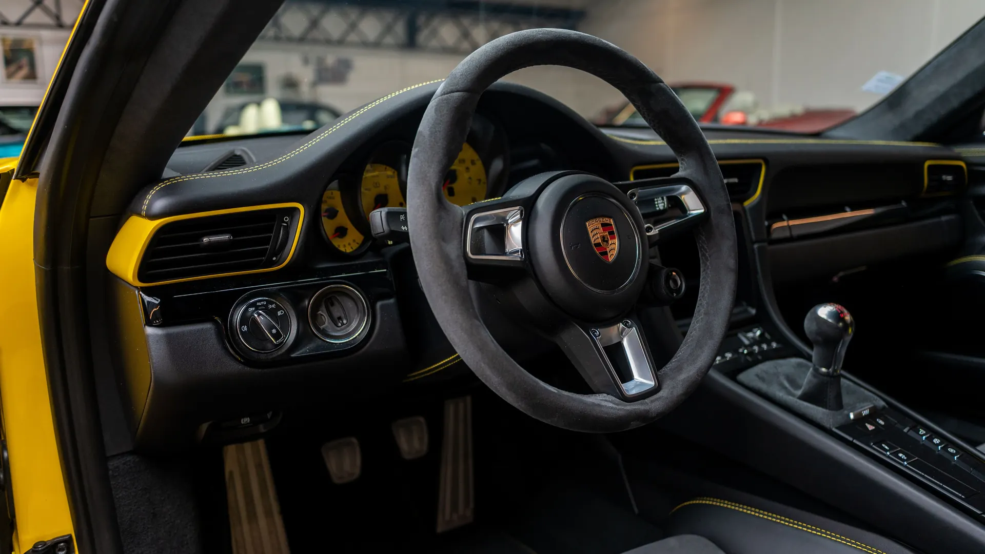 Porsche 911 — photo 15