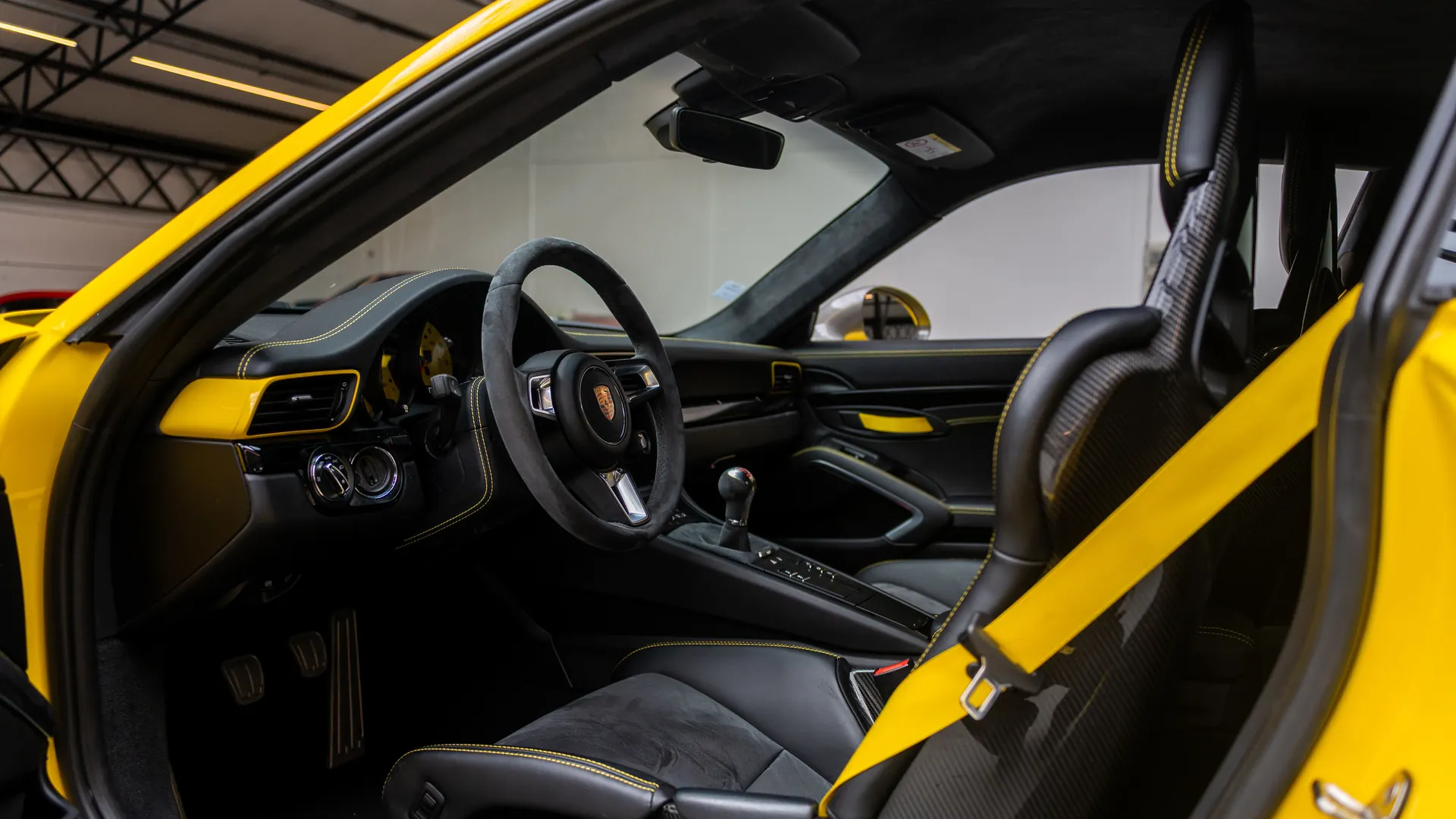 Porsche 911 — photo 13