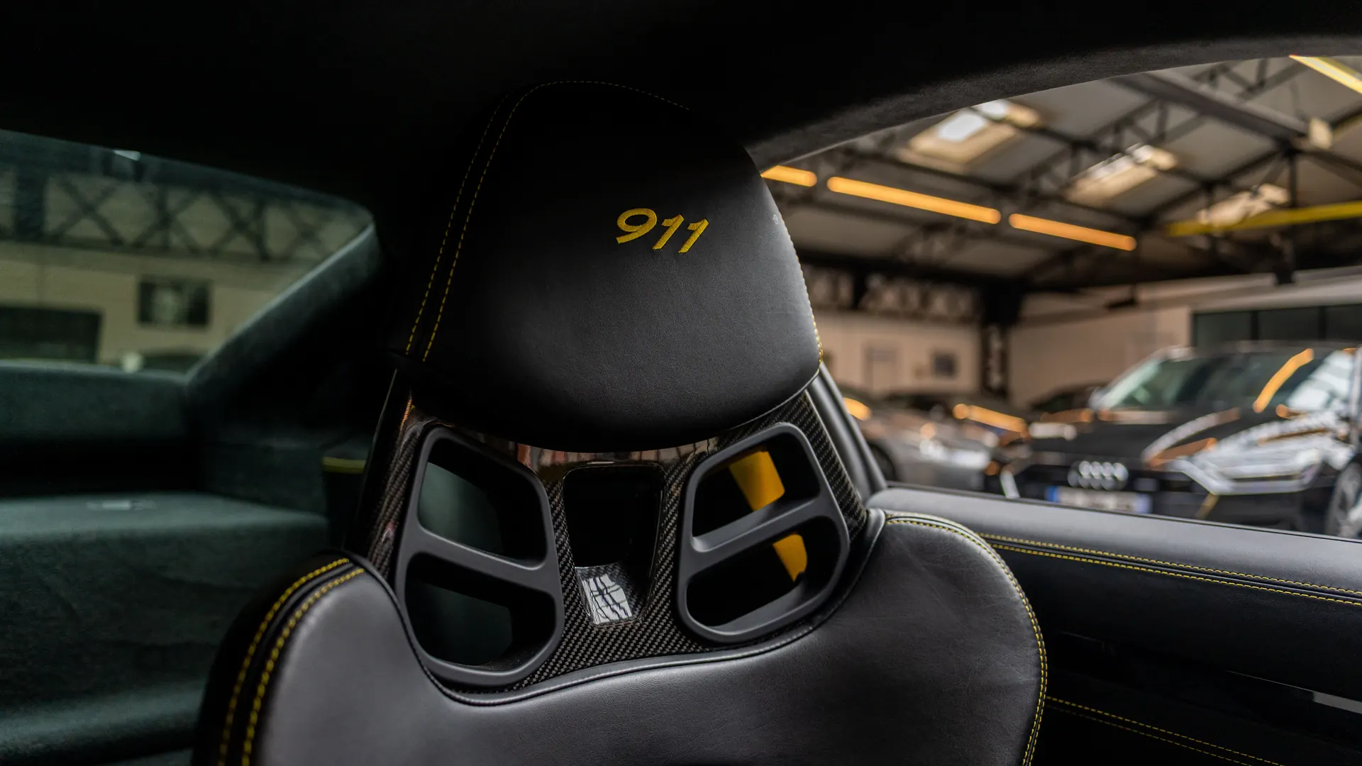 Porsche 911 — photo 25