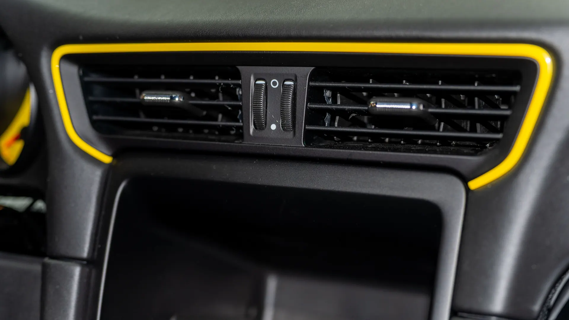 Porsche 911 — photo 27