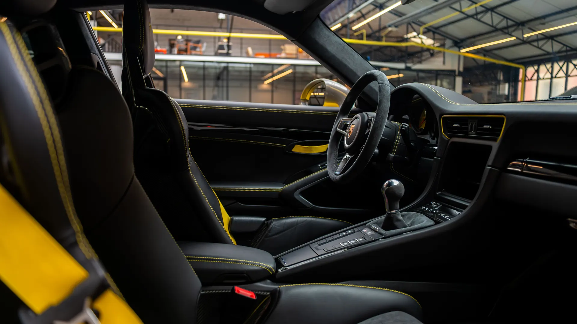 Porsche 911 — photo 33