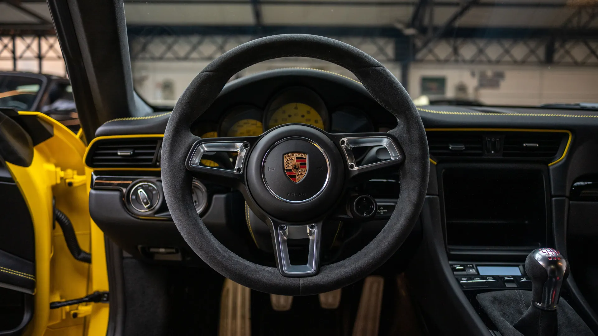 Porsche 911 — photo 17