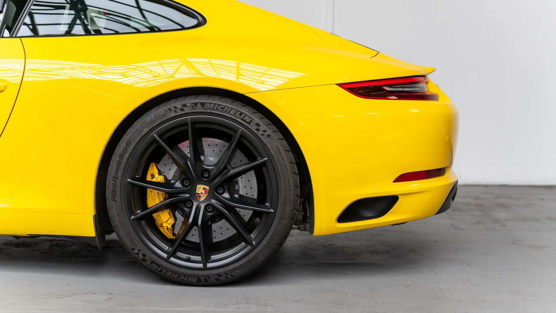 Porsche 911 — photo 9