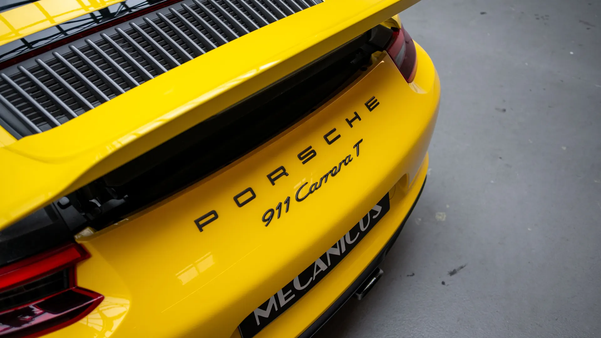 Porsche 911 — photo 35