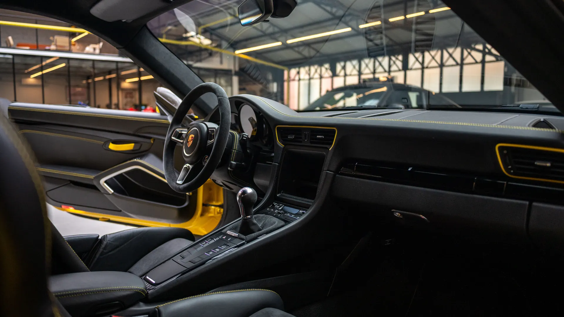 Porsche 911 — photo 22