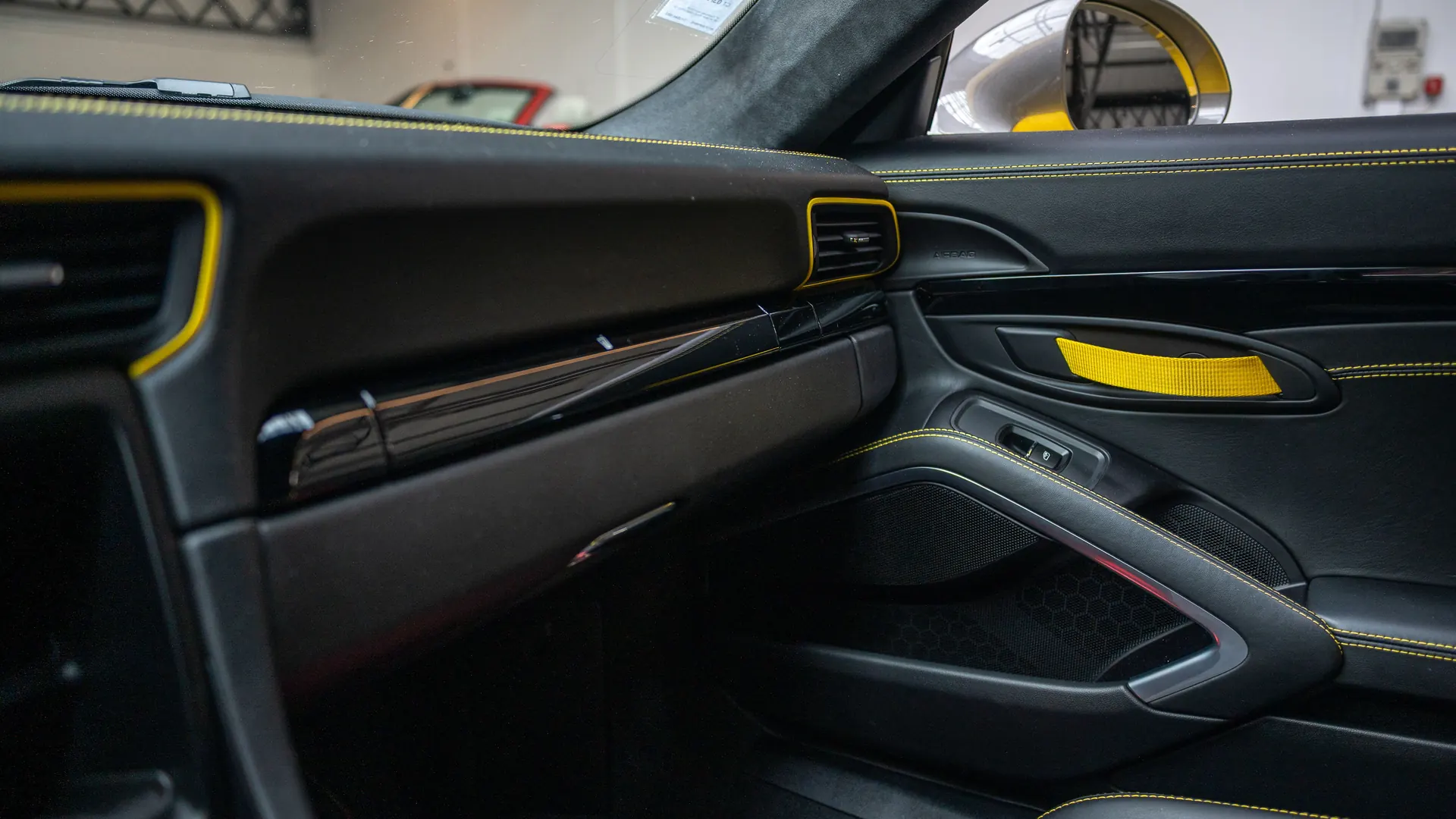 Porsche 911 — photo 31