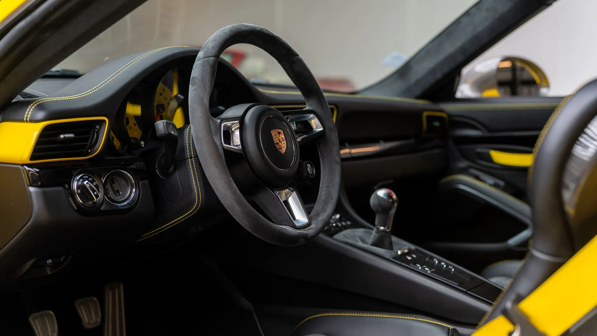 Porsche 911 — photo 14