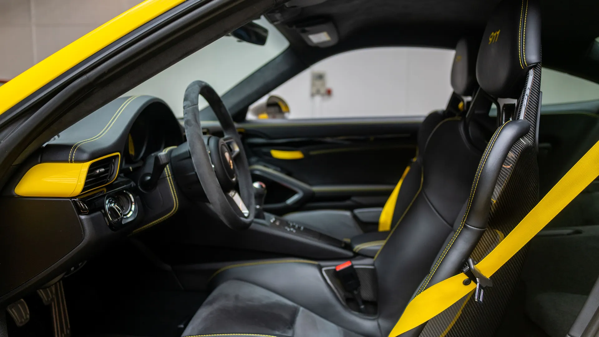 Porsche 911 — photo 12