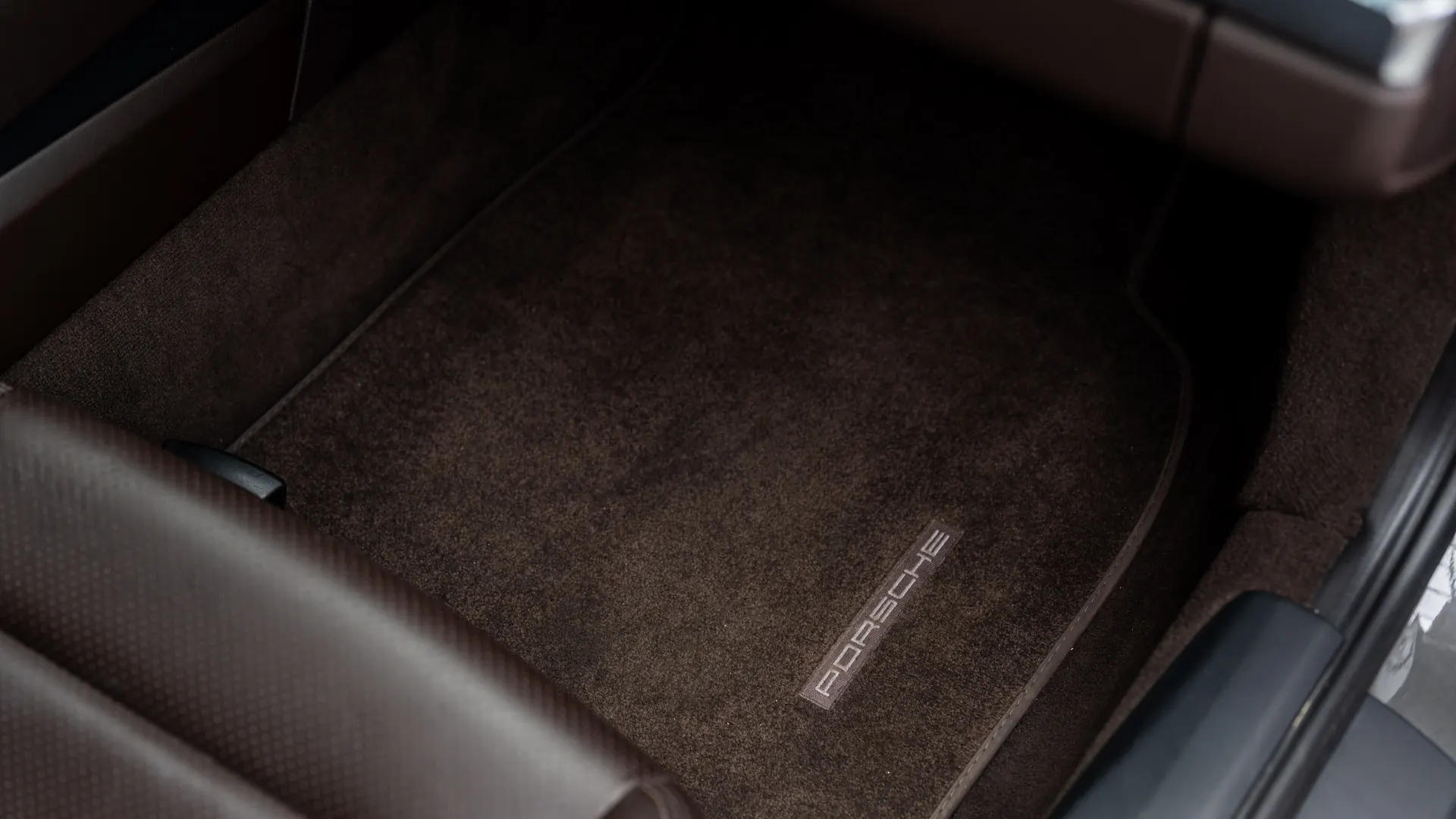 Porsche 911 — photo 25