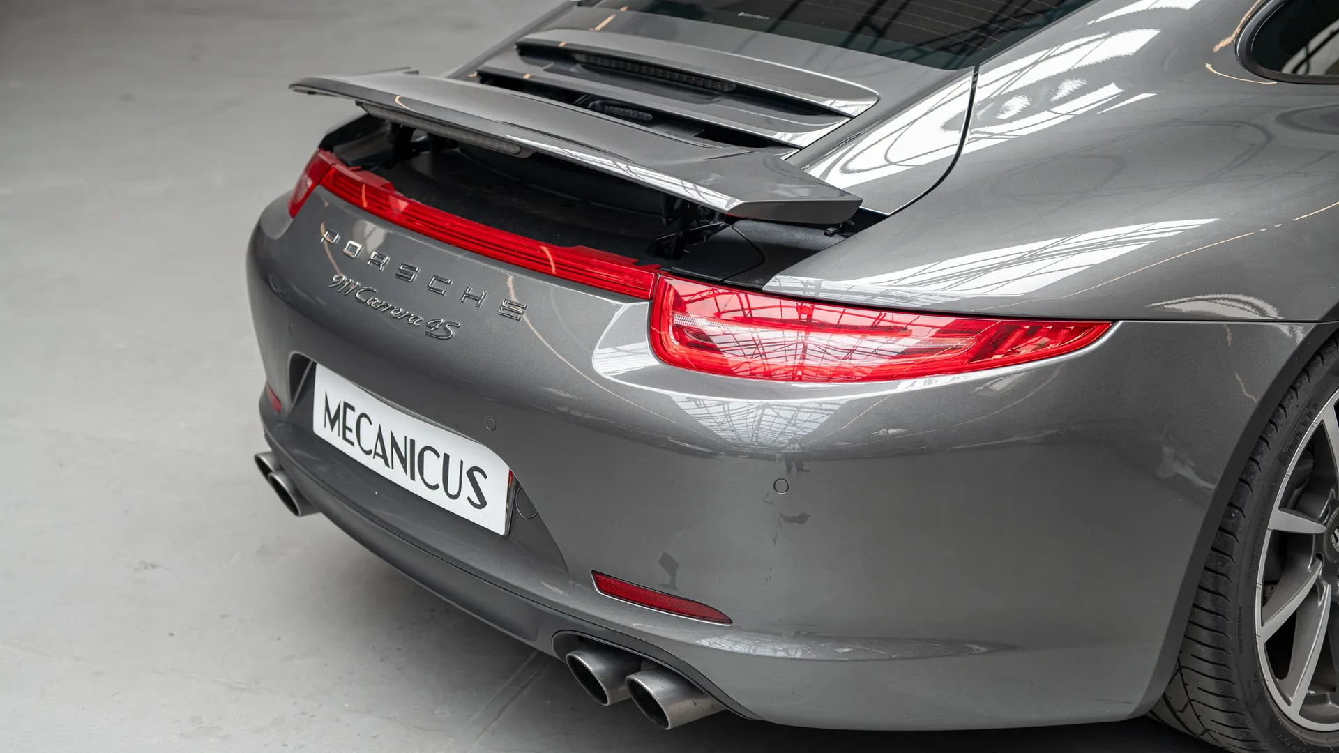 Porsche 911 — photo 33