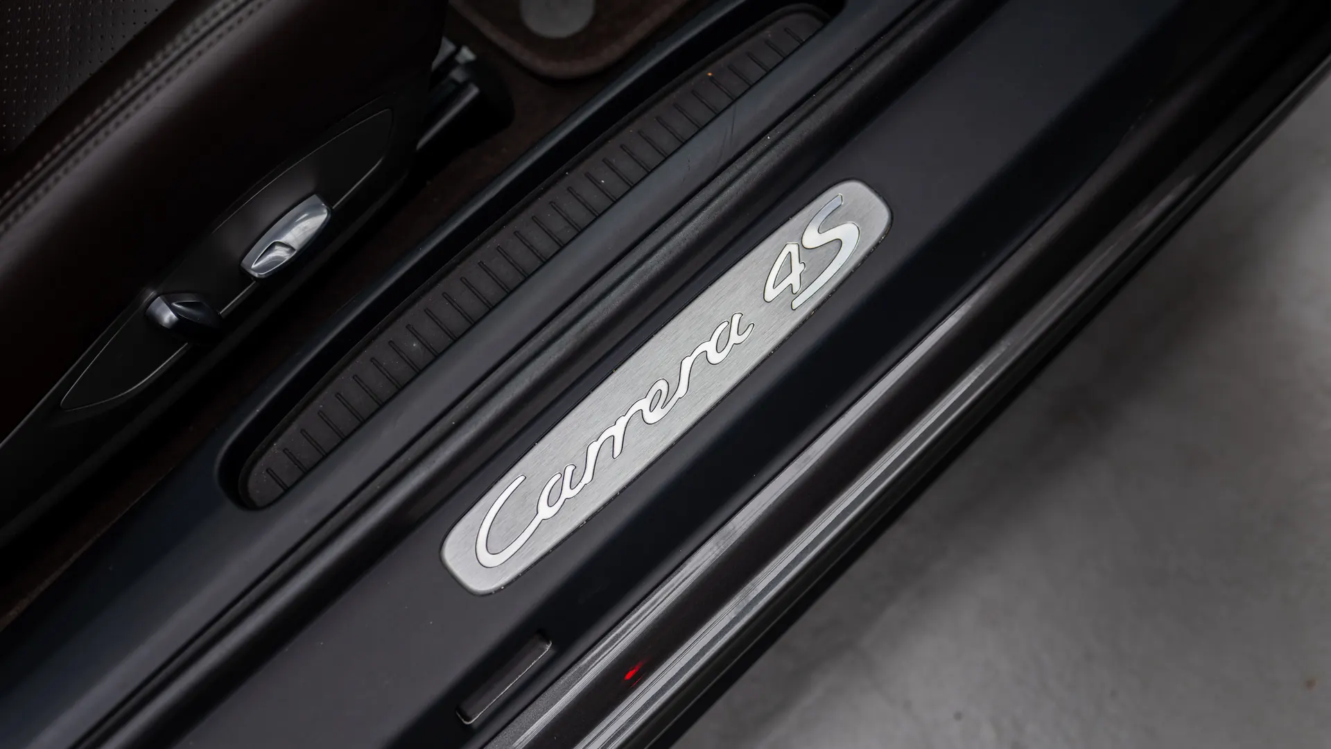 Porsche 911 — photo 27