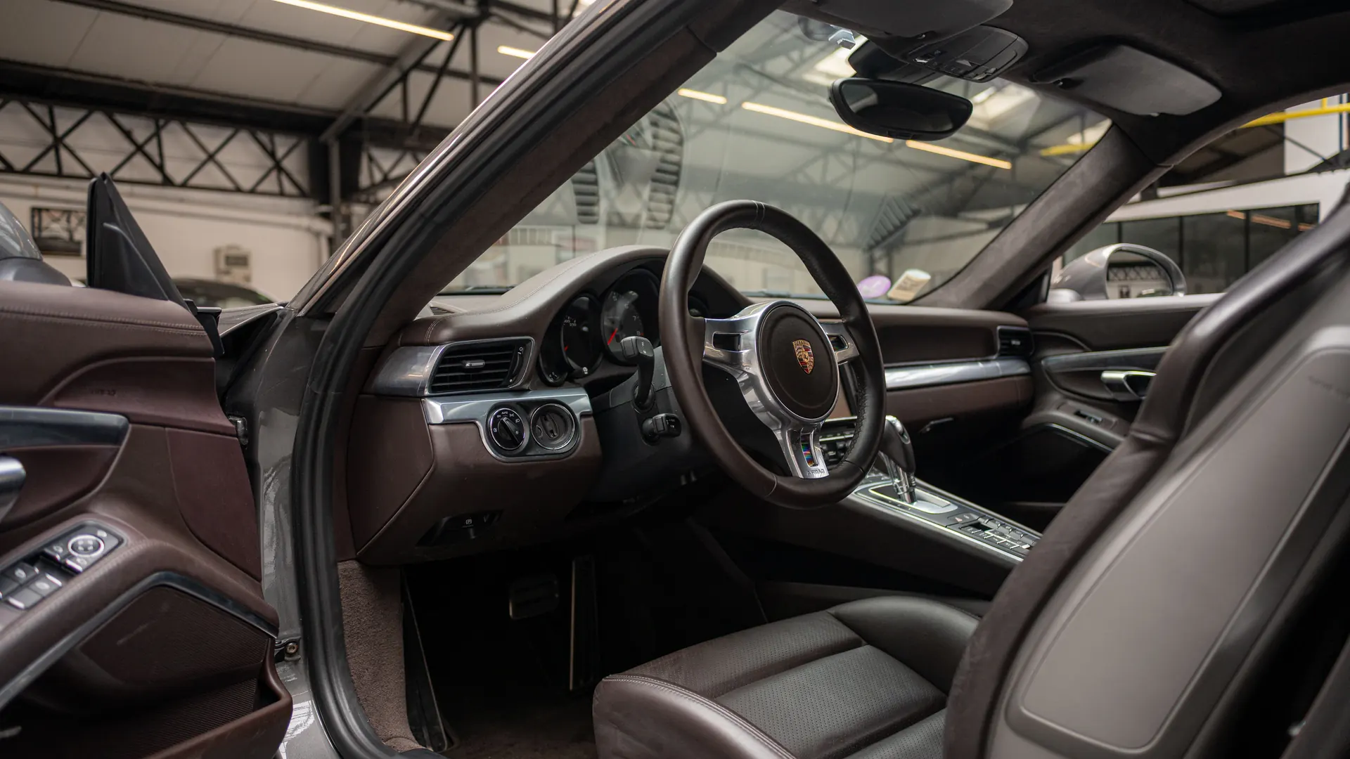 Porsche 911 — photo 8