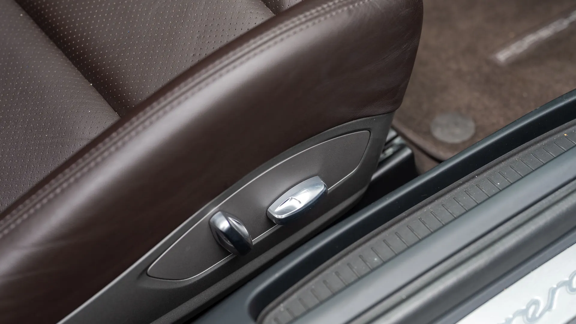Porsche 911 — photo 26