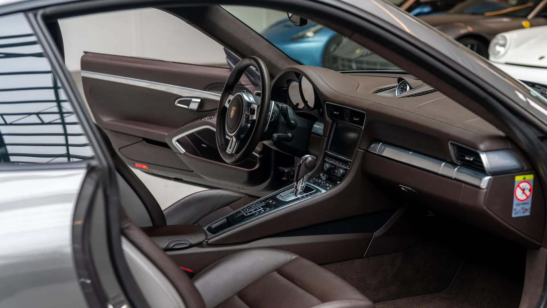 Porsche 911 — photo 23