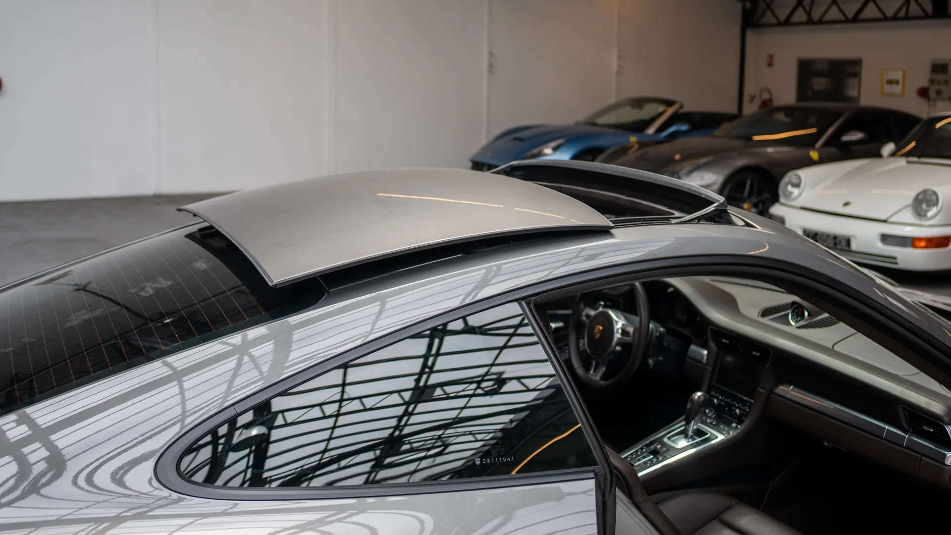 Porsche 911 — photo 32
