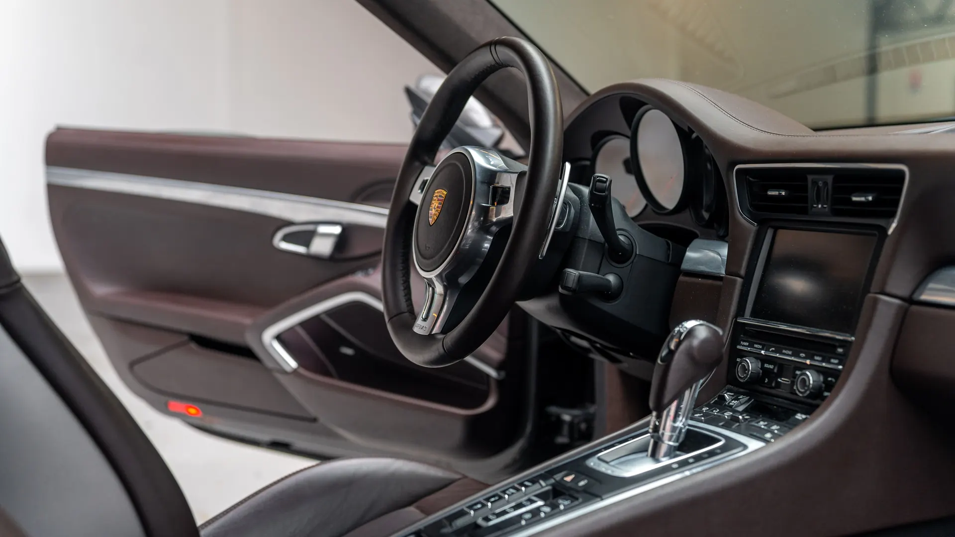 Porsche 911 — photo 21