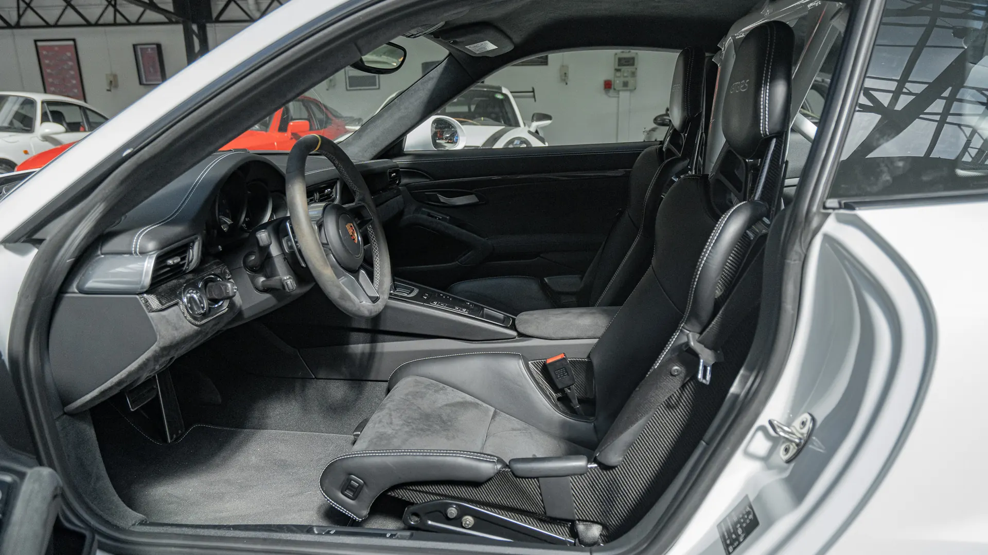 Porsche 911 — photo 9