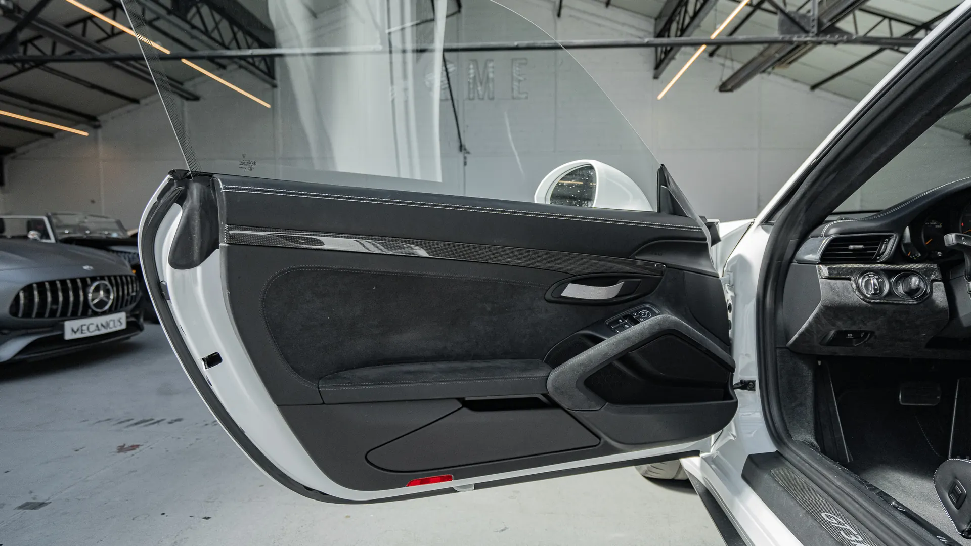 Porsche 911 — photo 15