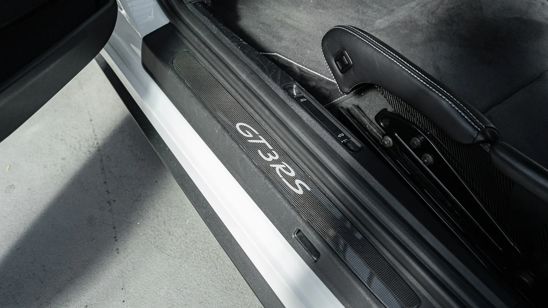 Porsche 911 — photo 16