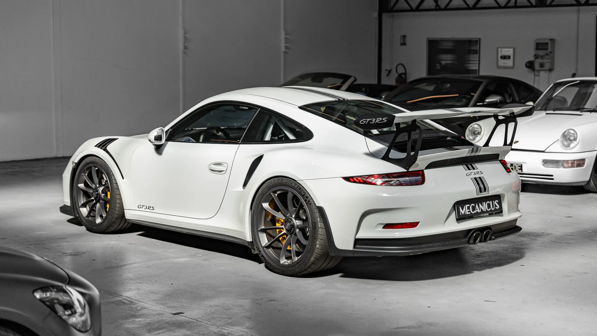 Porsche 911 — photo 32