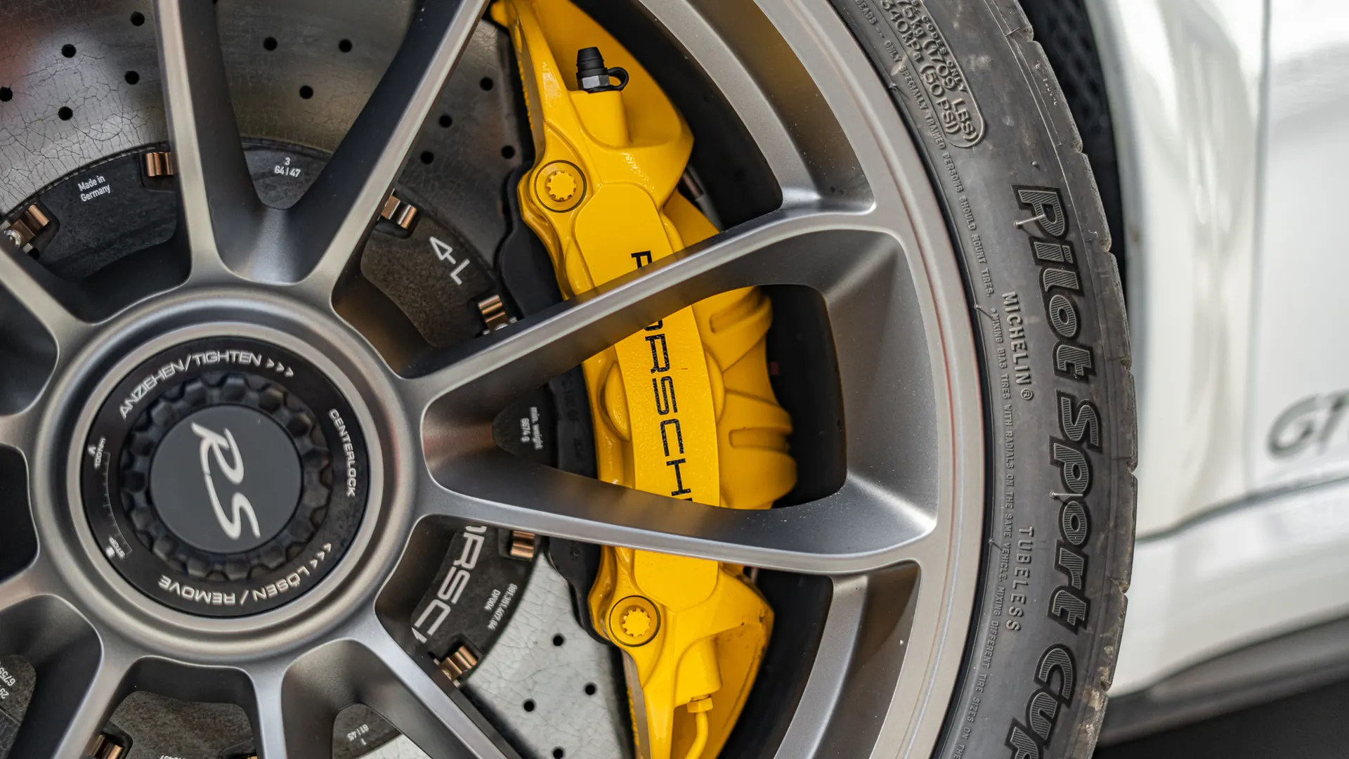 Porsche 911 — photo 36