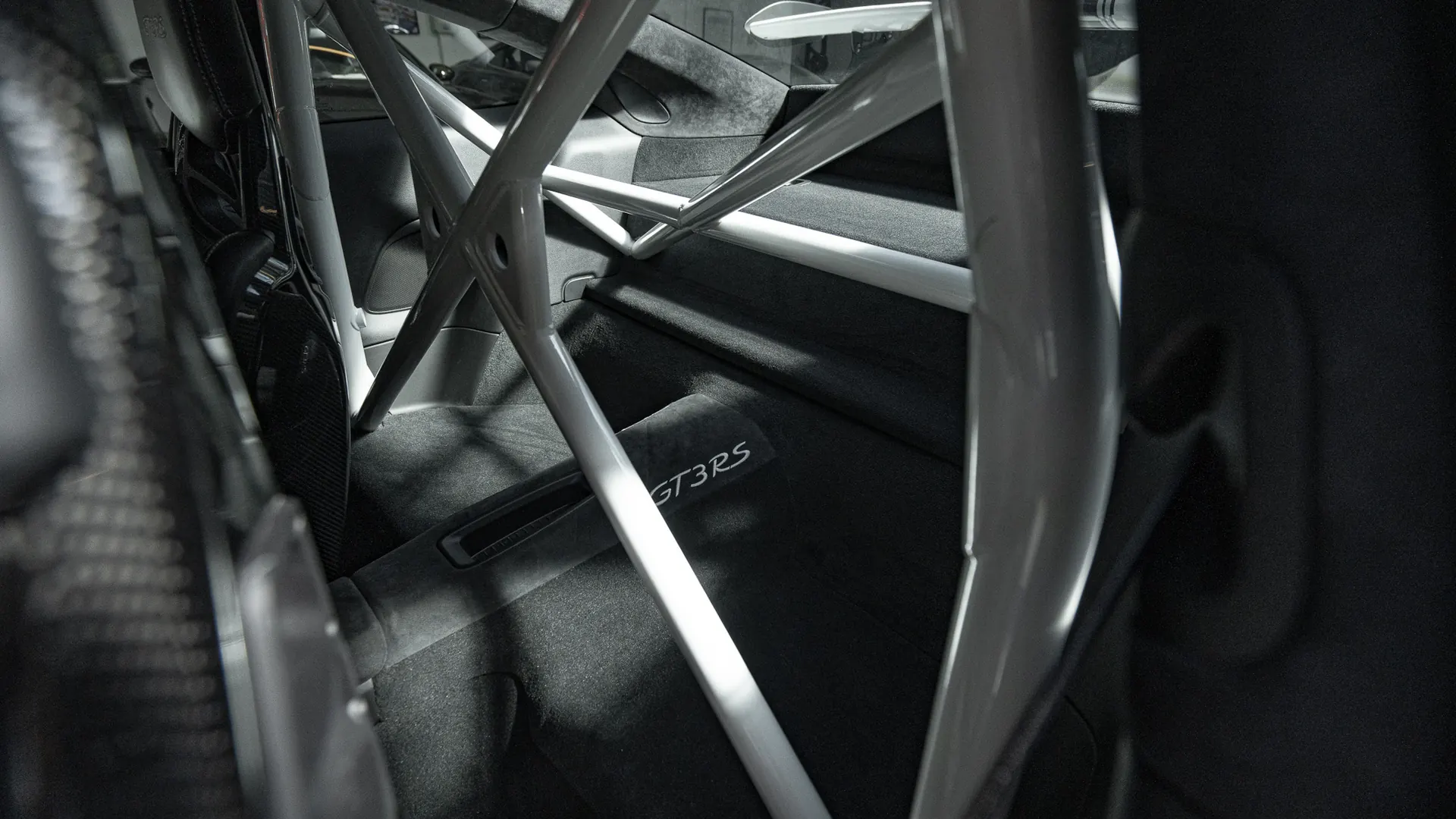 Porsche 911 — photo 18