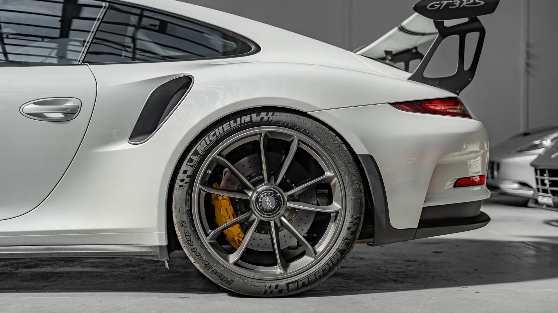 Porsche 911 — photo 7