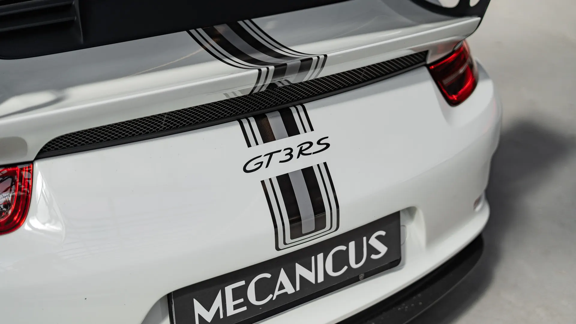Porsche 911 — photo 46