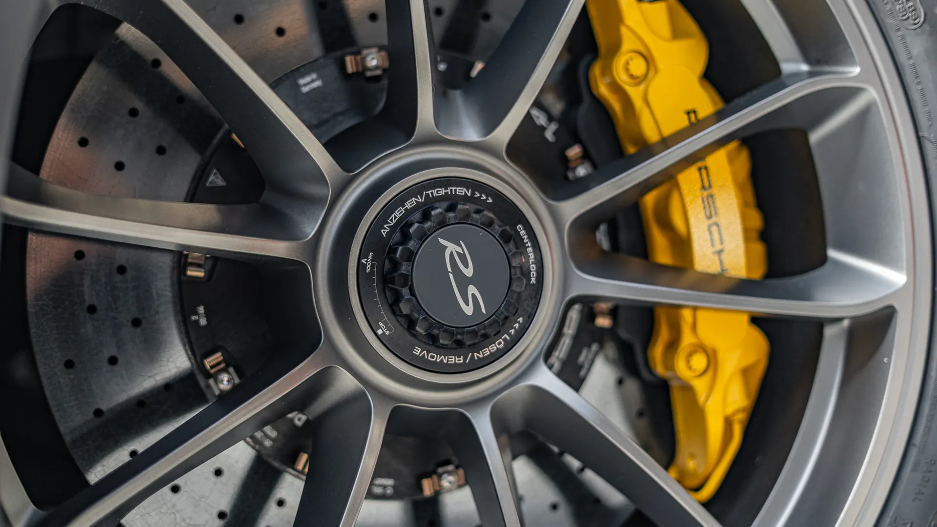 Porsche 911 — photo 35
