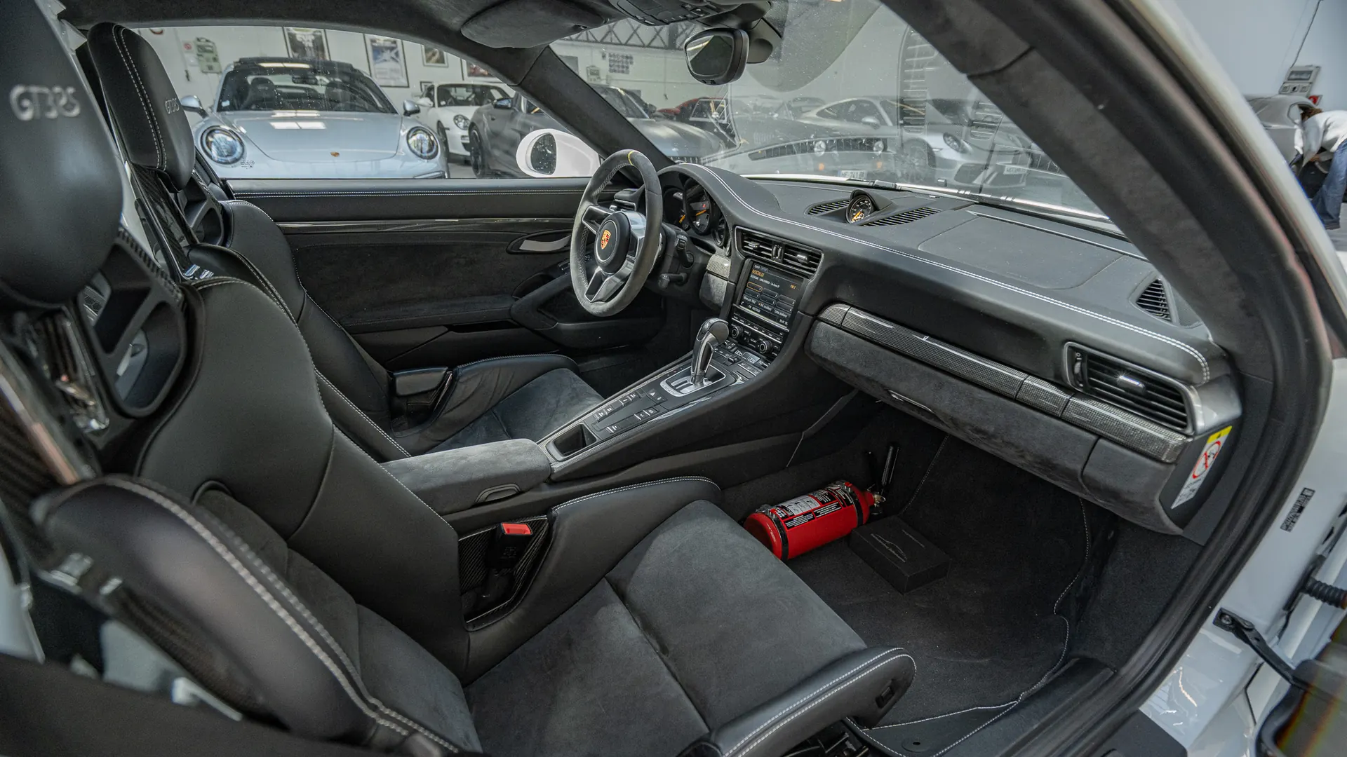 Porsche 911 — photo 27