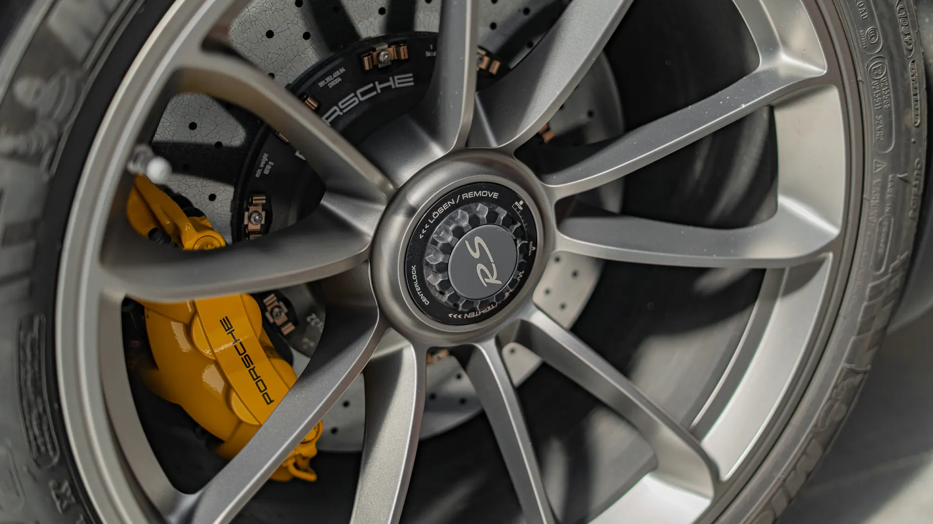 Porsche 911 — photo 38