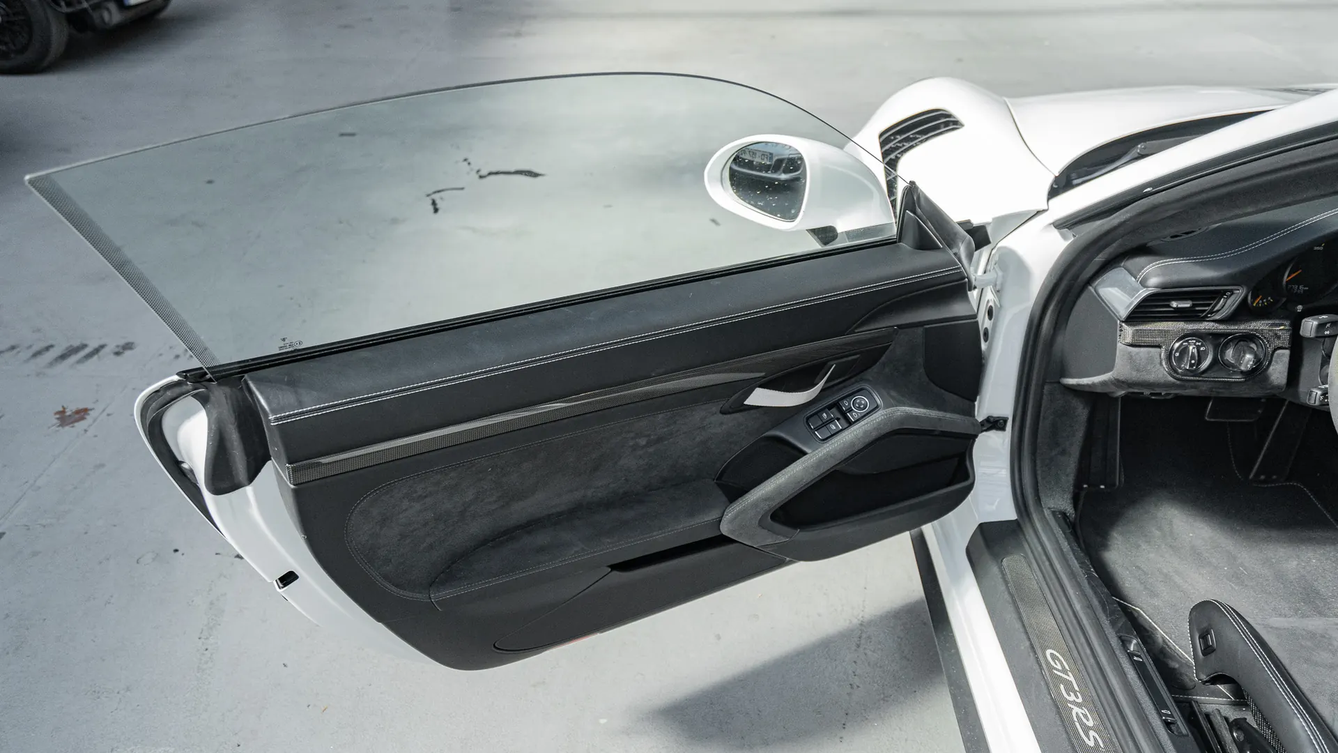 Porsche 911 — photo 14
