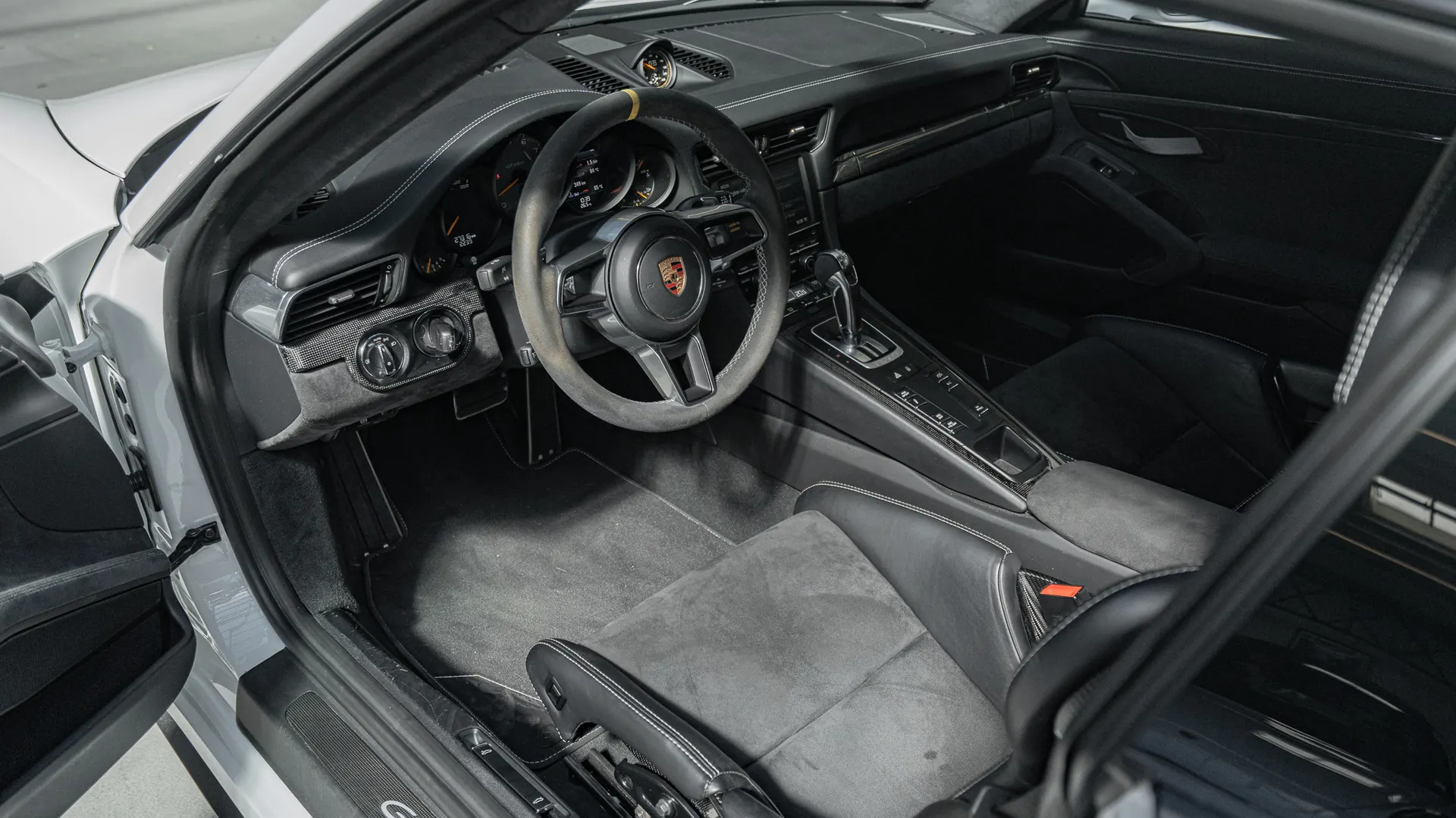 Porsche 911 — photo 8