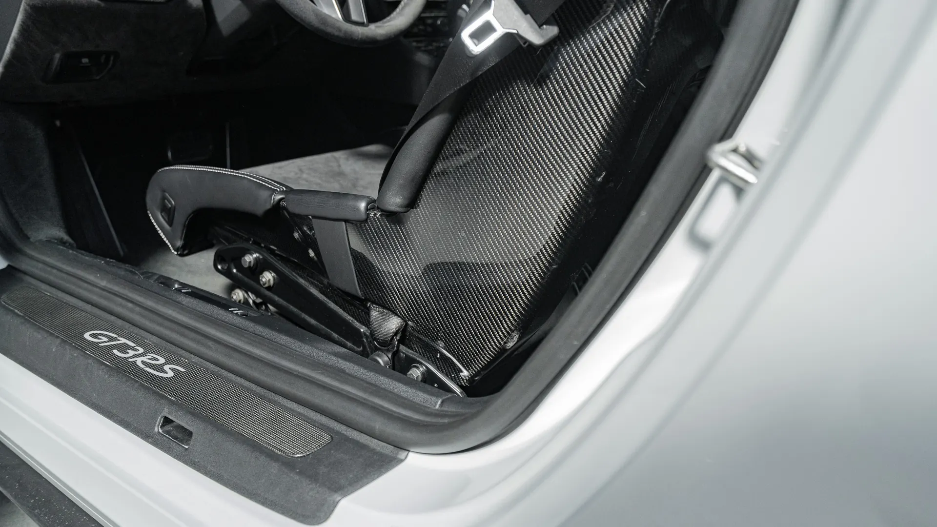 Porsche 911 — photo 17