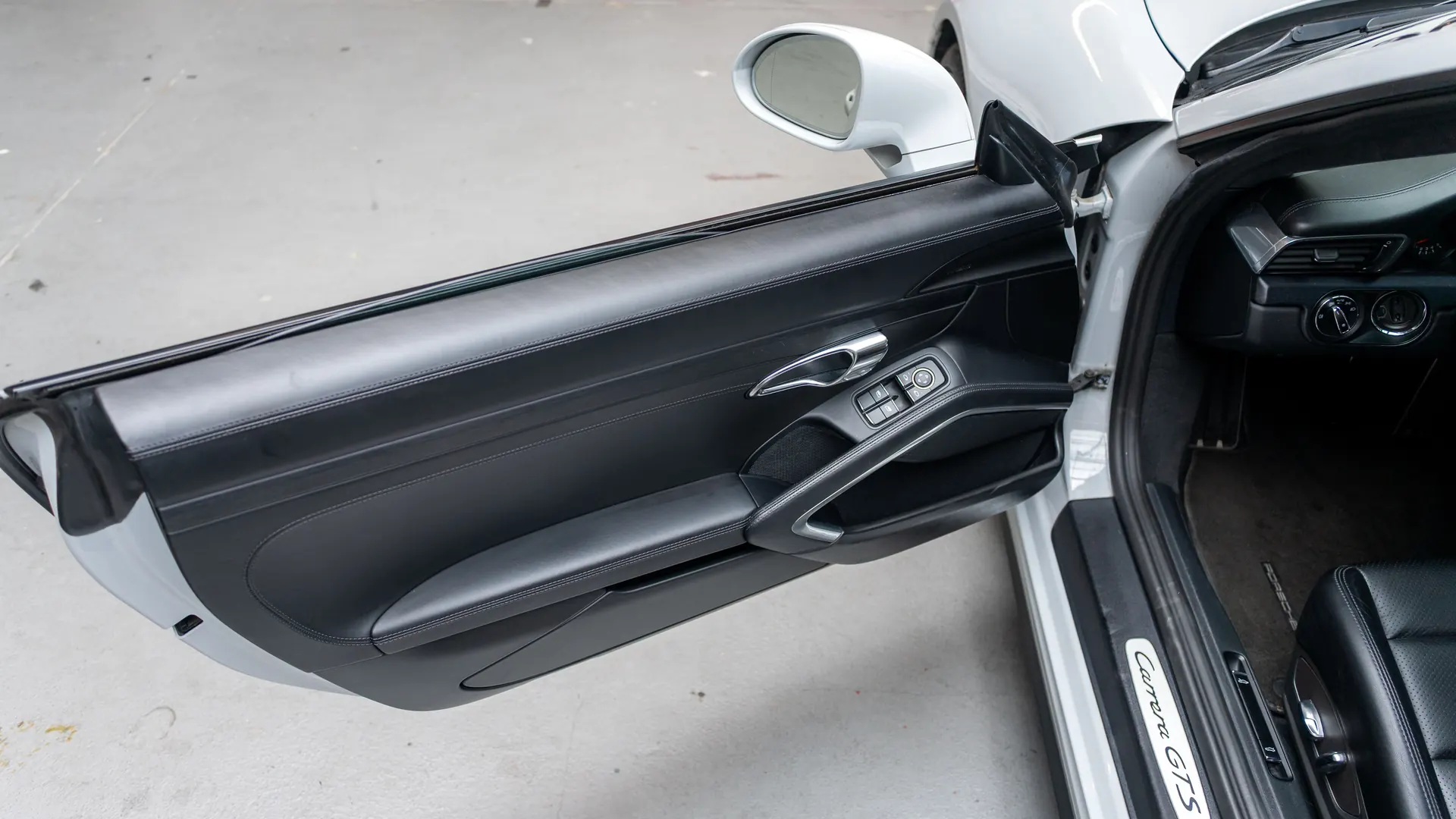 Porsche 991.1 — photo 31
