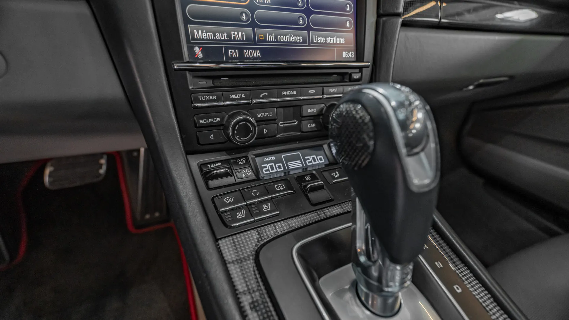 Porsche 911 — photo 18