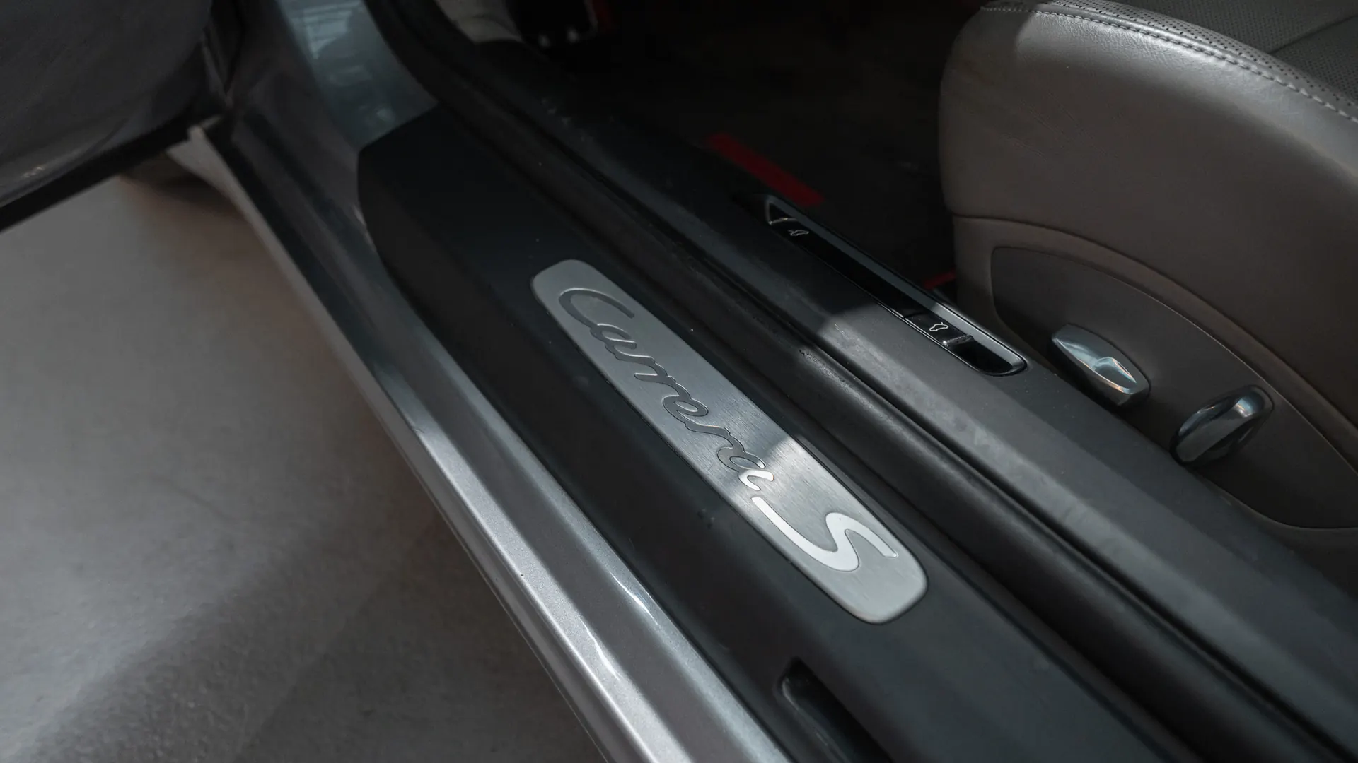 Porsche 911 — photo 26