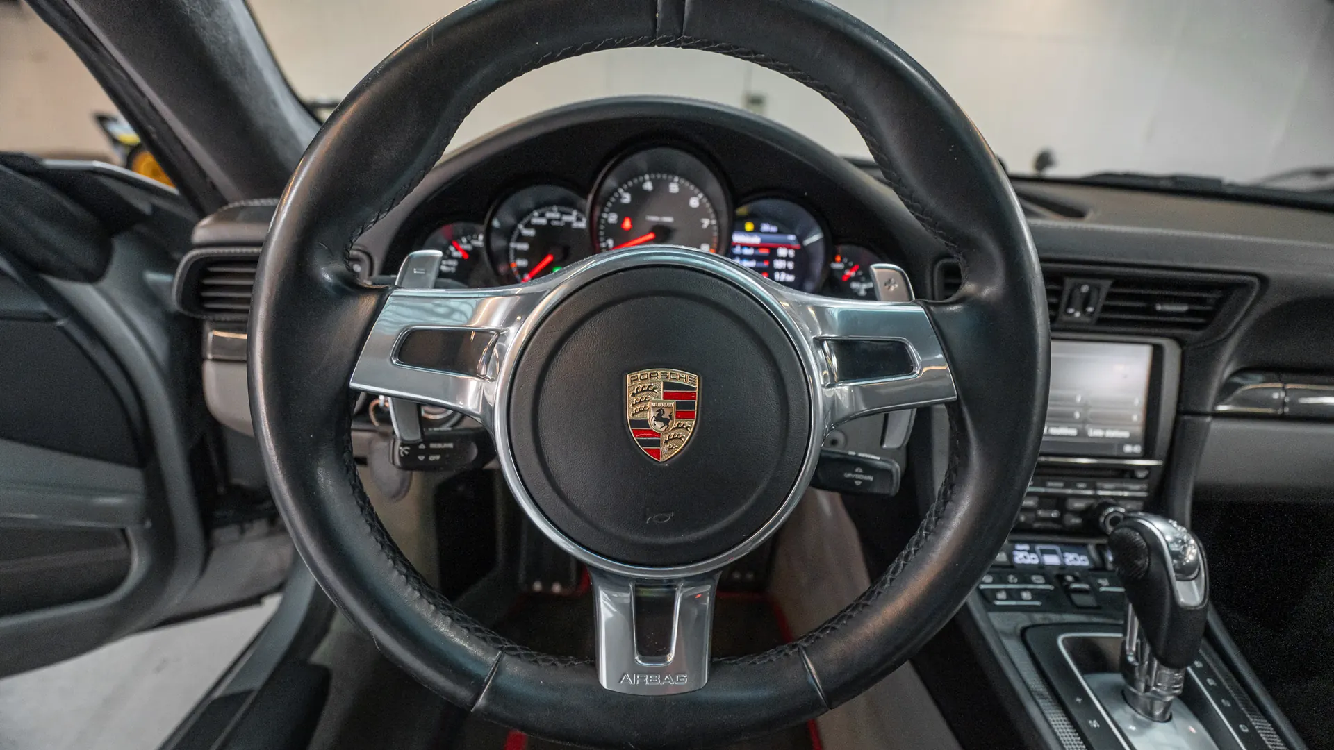 Porsche 911 — photo 11