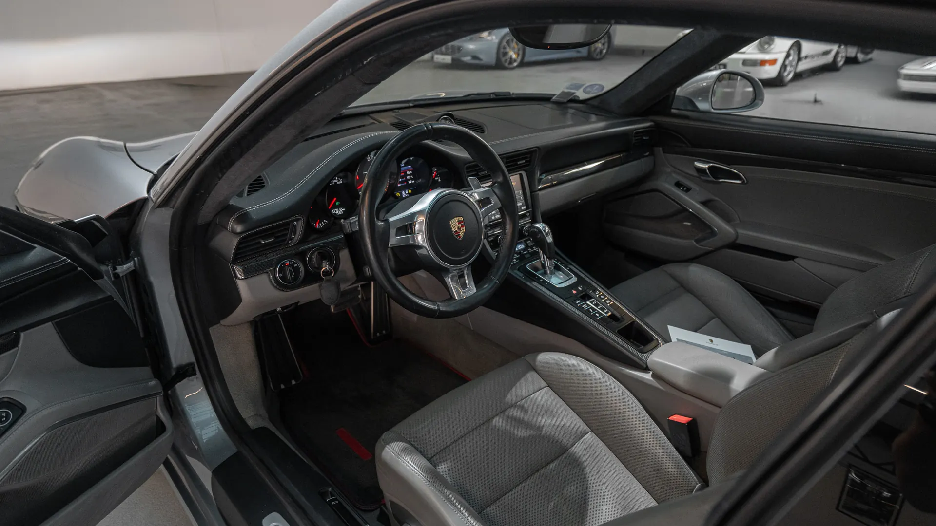 Porsche 911 — photo 8