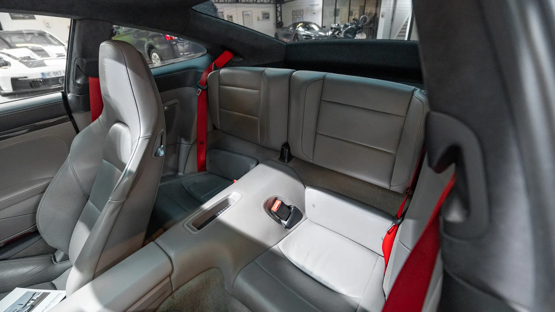 Porsche 911 — photo 25