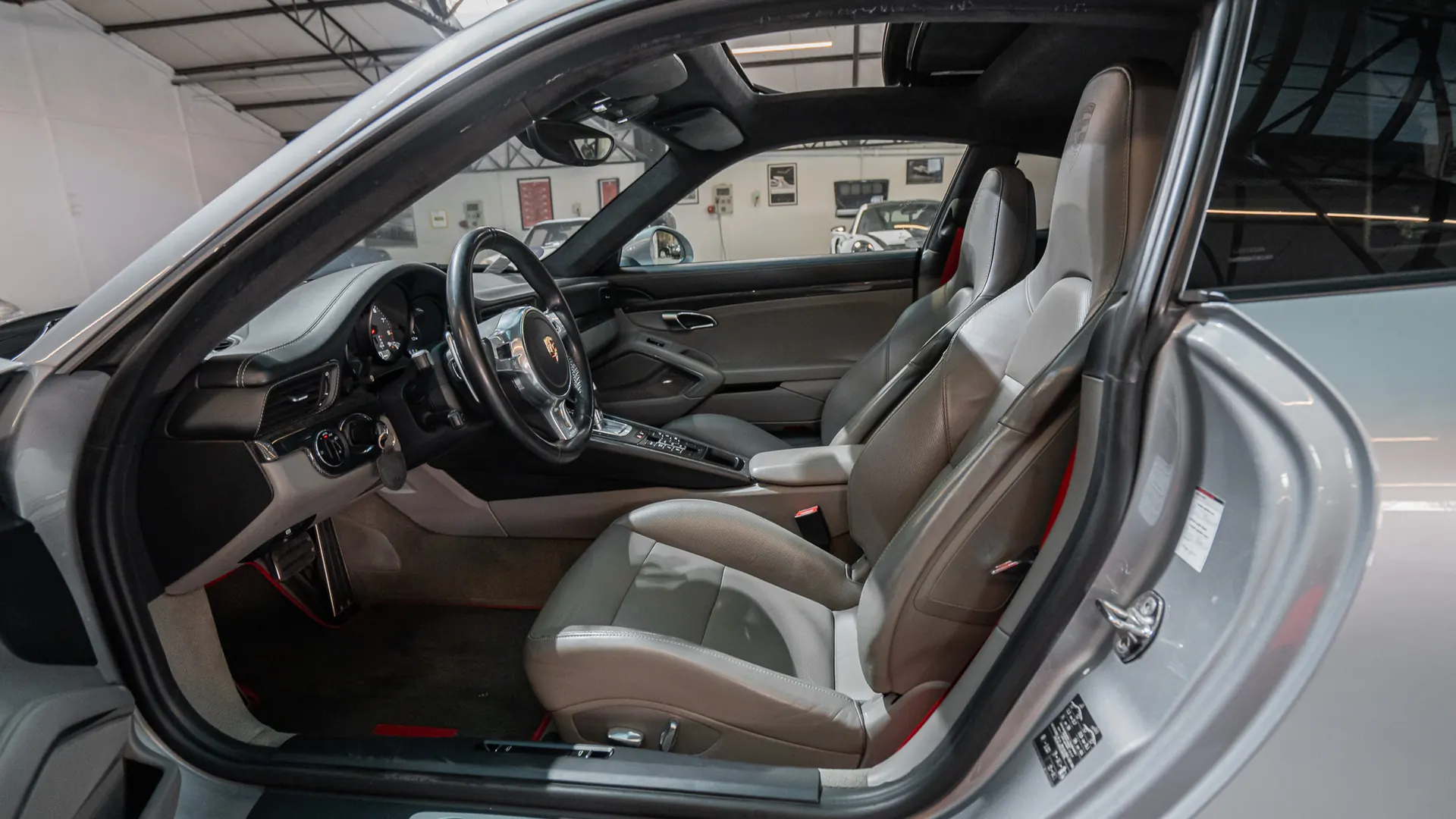Porsche 911 — photo 9