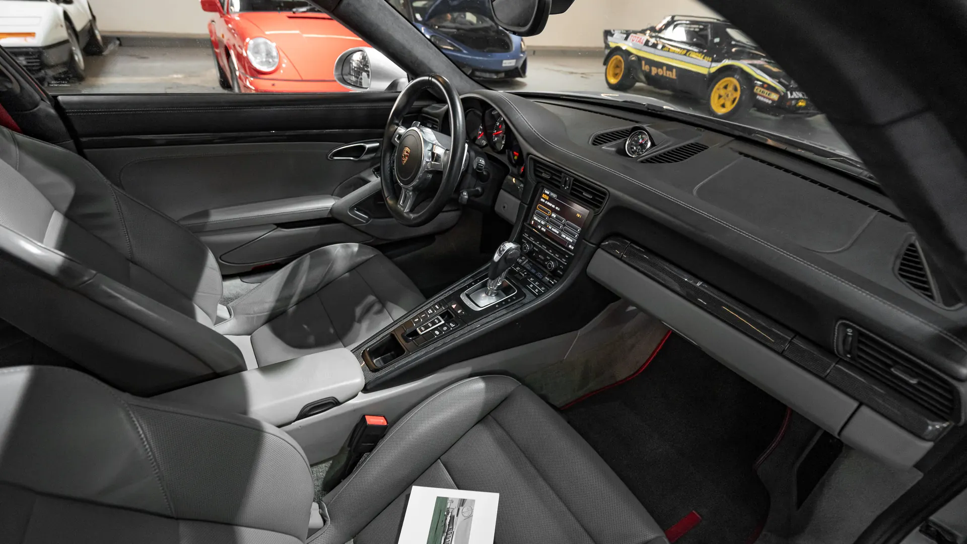 Porsche 911 — photo 23