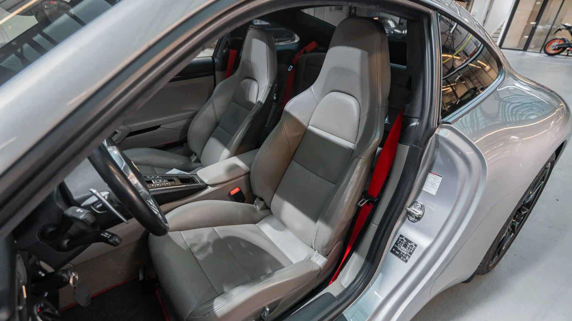 Porsche 911 — photo 10
