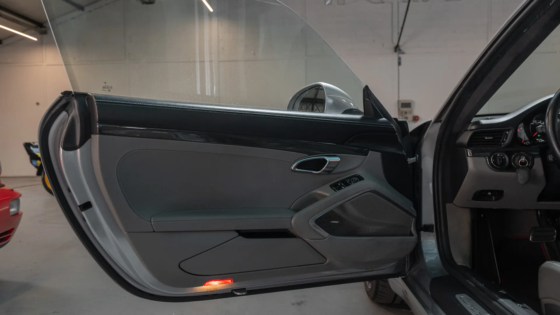 Porsche 911 — photo 28